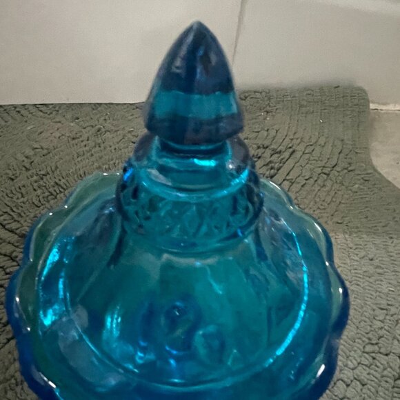 Vintage 2 Piece Tiara Strawberry And Cable Blue Glass Candy Dish W/ Lid - Picture 2 of 9